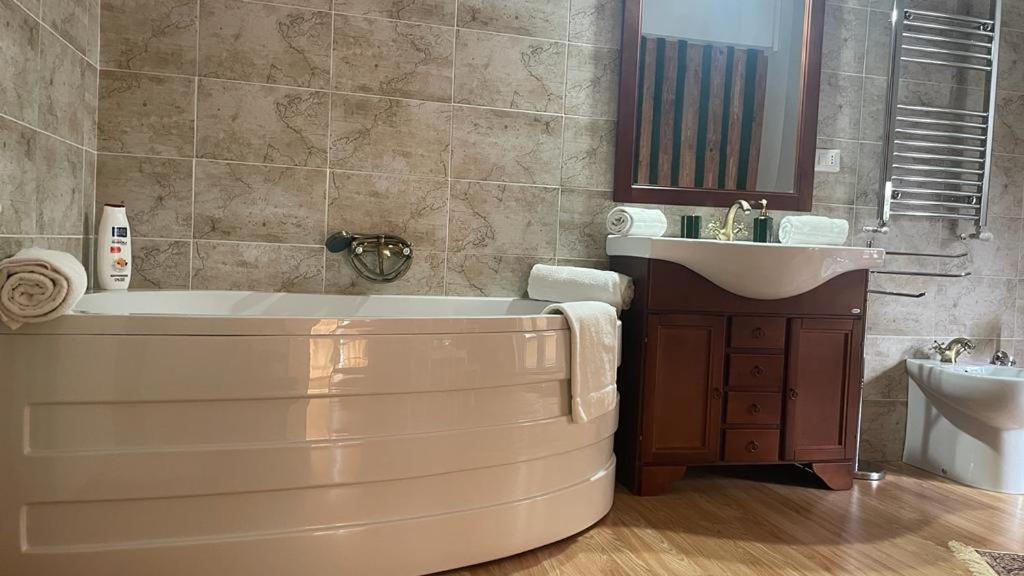 Doctor House Standard, Suites & Luxury Rooms Ена Екстериор снимка