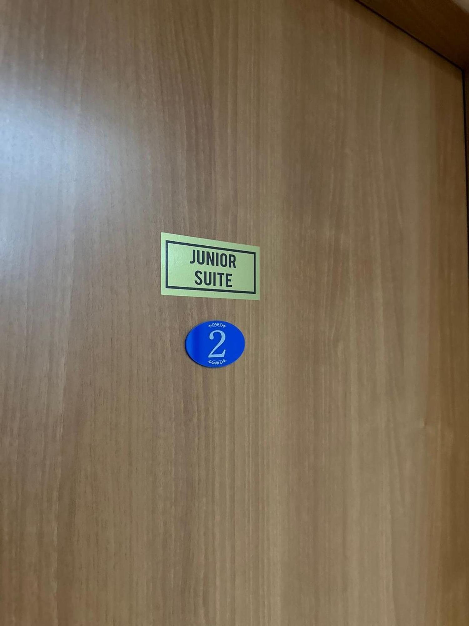 Doctor House Standard, Suites & Luxury Rooms Ена Екстериор снимка
