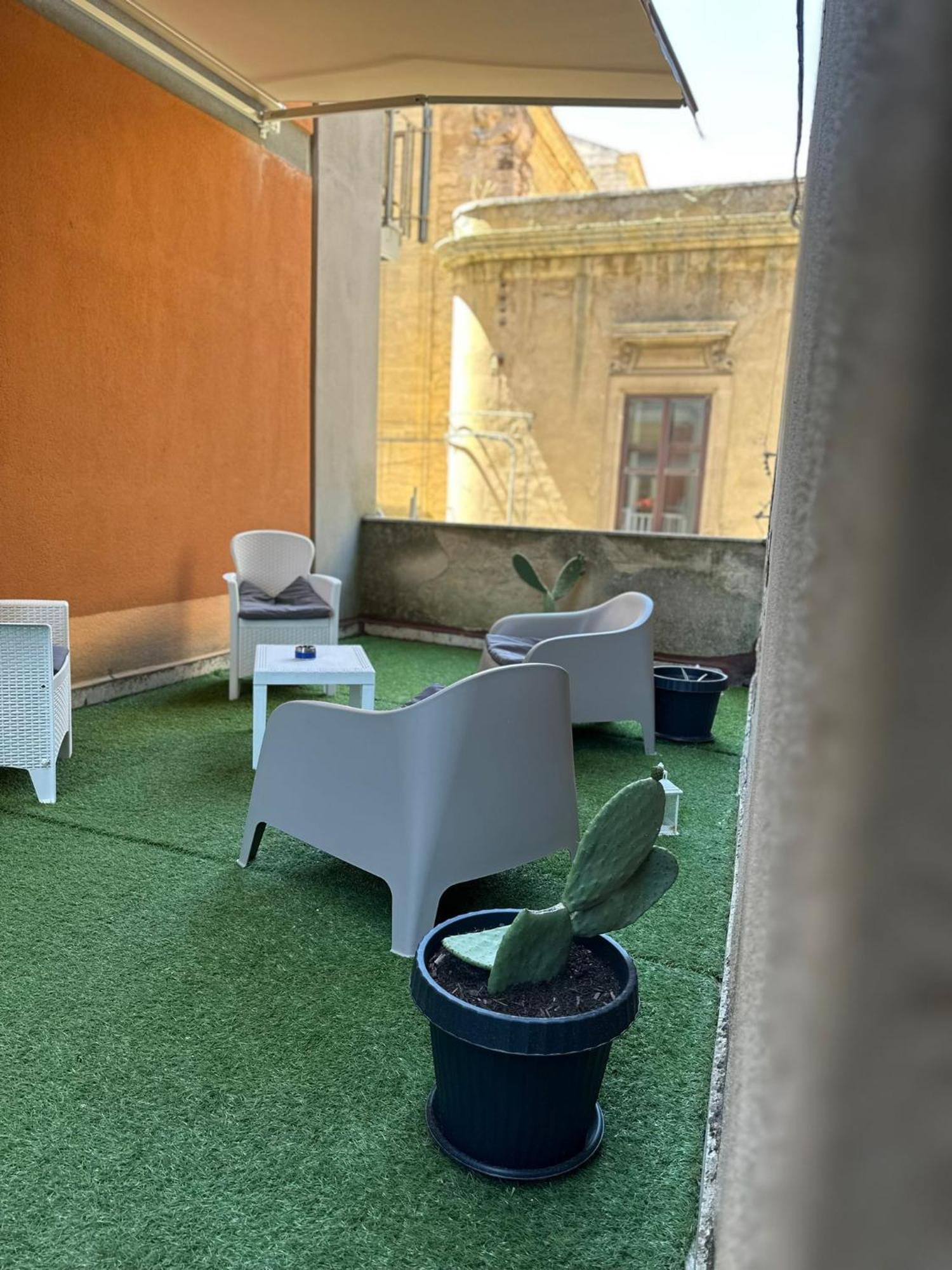 Doctor House Standard, Suites & Luxury Rooms Ена Екстериор снимка
