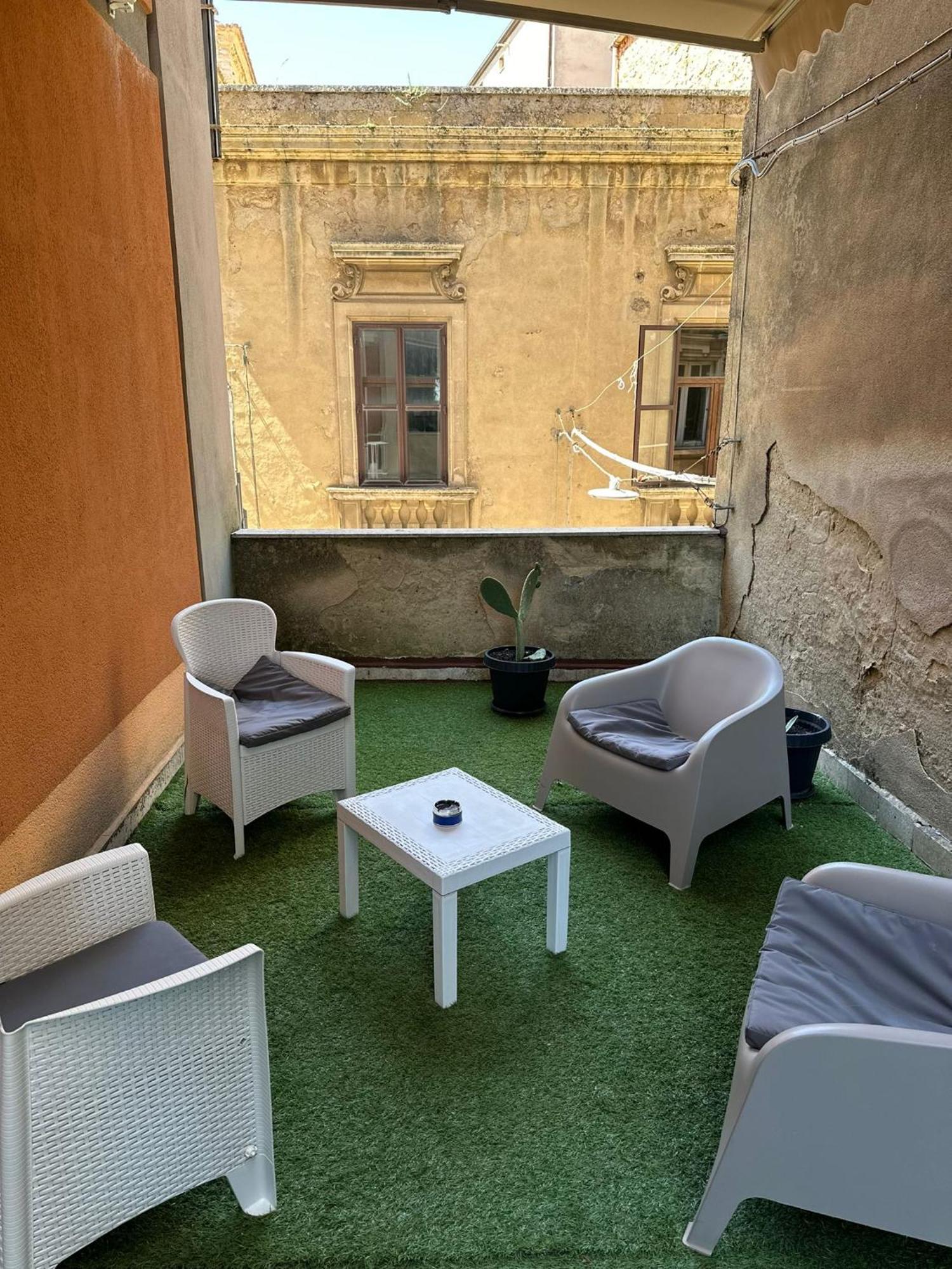 Doctor House Standard, Suites & Luxury Rooms Ена Екстериор снимка